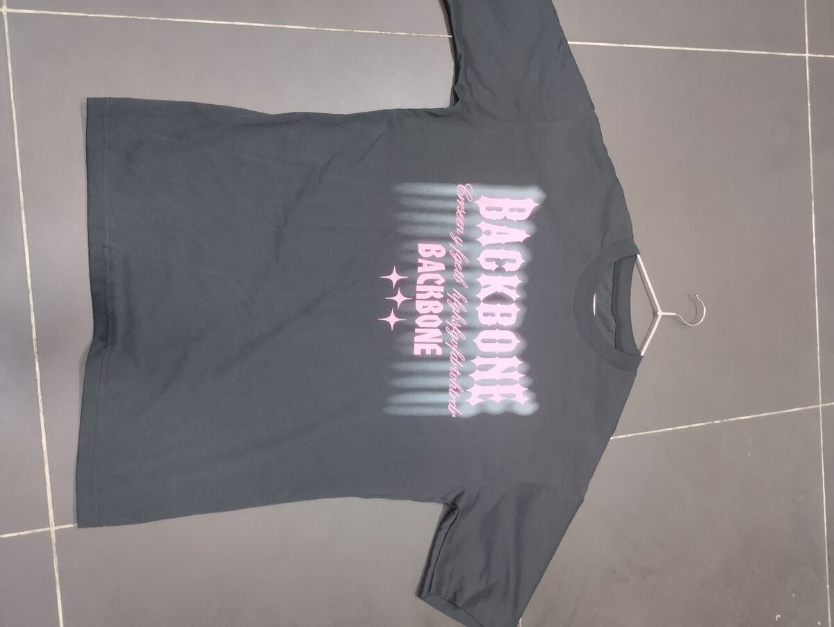 T-shirts graphiques modernes