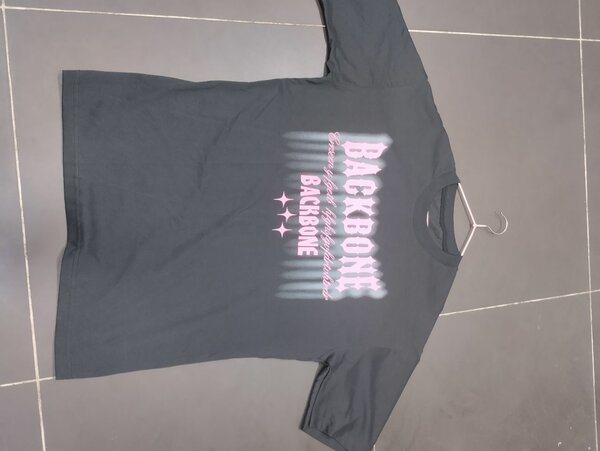 T-shirts graphiques modernes