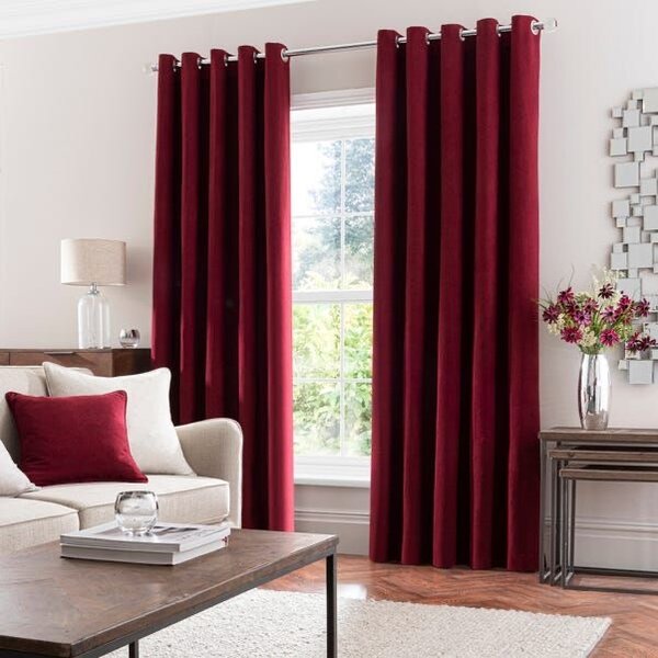 Rideaux rouges grand