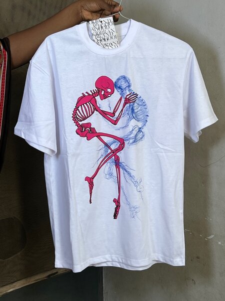 T-shirt créative avec squelette