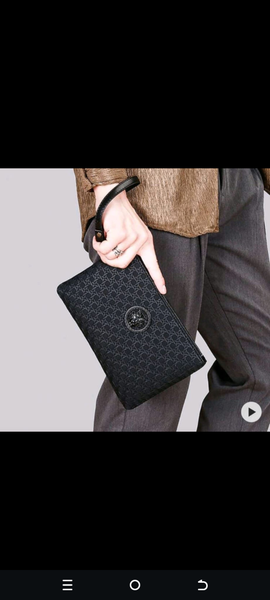 Pochette élégante en cuir