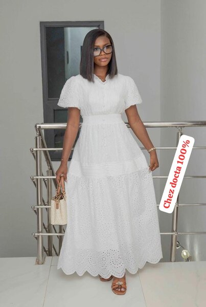 Robe d'été blanche élégante