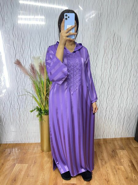 Robe longue en satin élégante