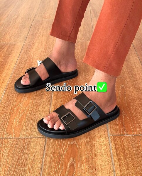 Sandales en cuir noir élégantes