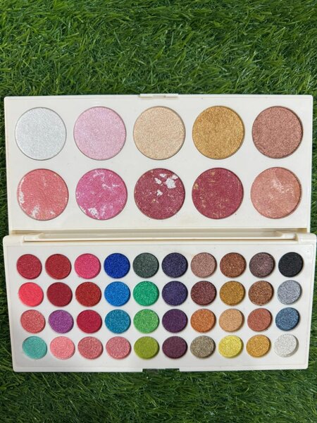 Eyeshadow palate