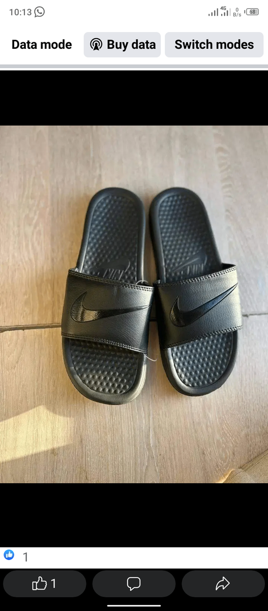 NIKE SLIDES