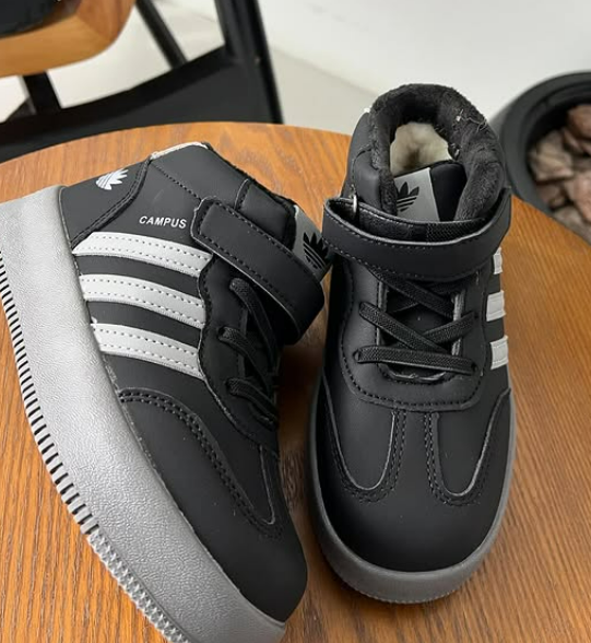 Зимние кроссовки – это идеальный выбор для тех, кто ценит стиль и комфорт в холодное время года. Внутри – утеплённая подкладка, которая удерживает тепло и создает комфорт даже при низких температурах. Стильный дизайн сочетается с функциональностью, позволяя оставаться в тренде даже зимой.☑️