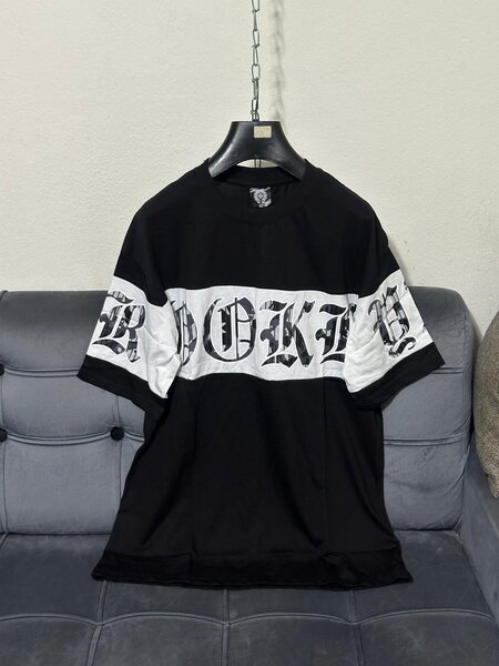 T-shirt rock noir graphique