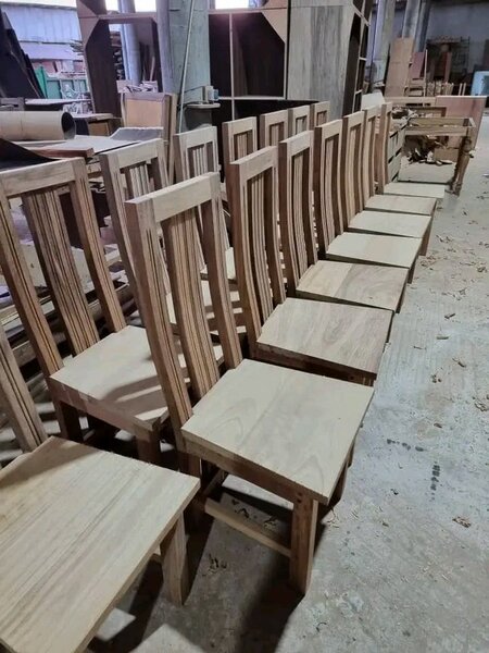 Chaise en bois pour salle à manger