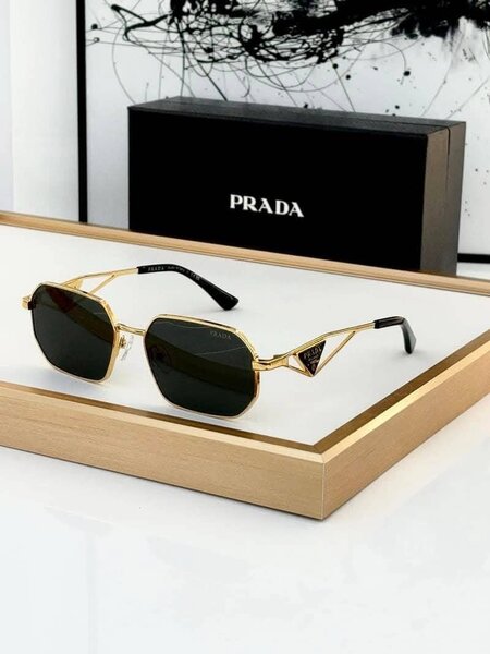 Lunettes de soleil Prada femme élégantes