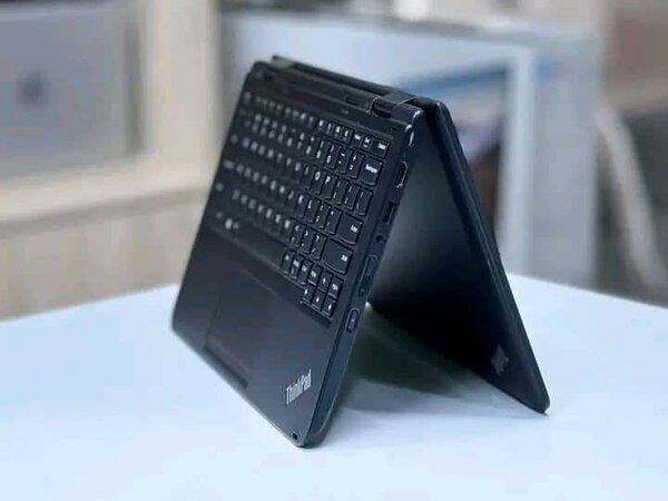 Lenovo Thinkpad Yoga 11e ×360(touch) i3-7th Gen 8 GB/256gb