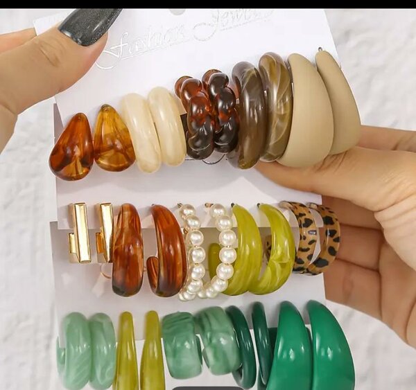 Lot de boucles d'oreilles modernes