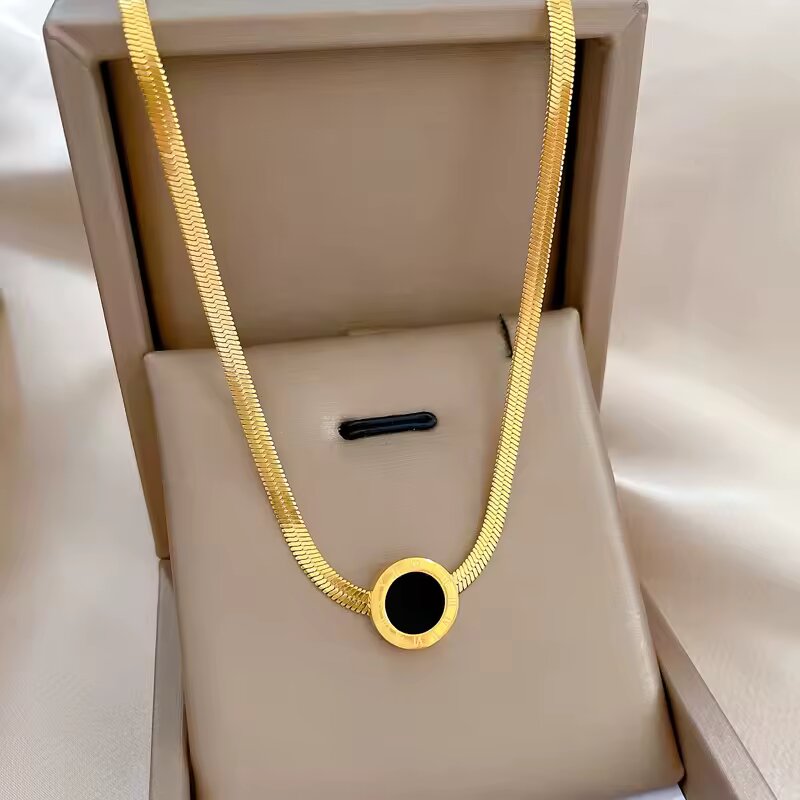 Salve Black Pendant Snake Chain Necklace