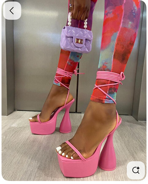 Sandales à talons roses