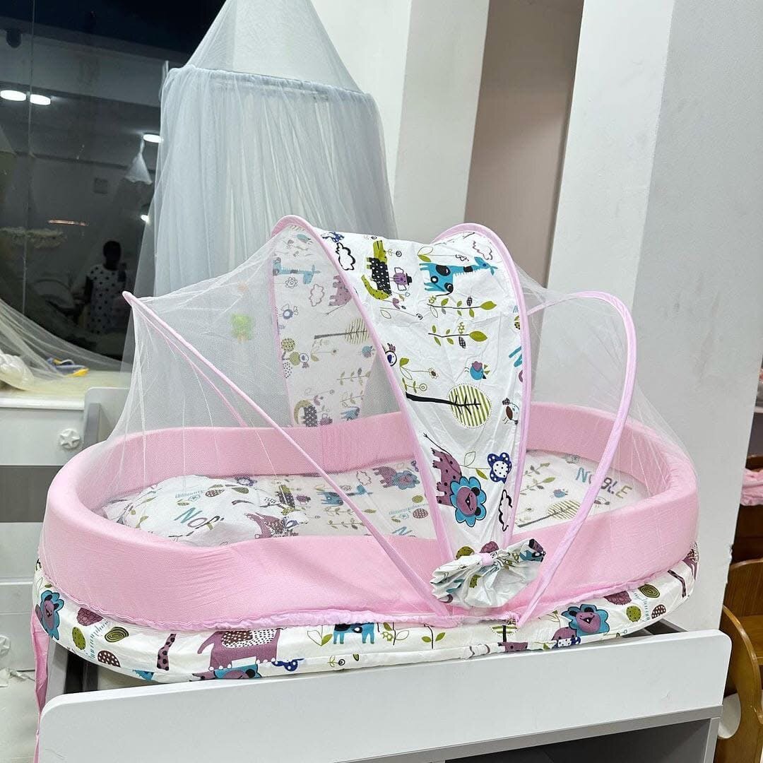 Berceau pour bébé avec moustiquaire
