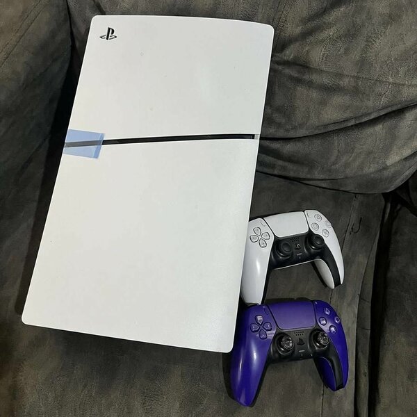 PS5 SLIM 1TB DISC VERSION