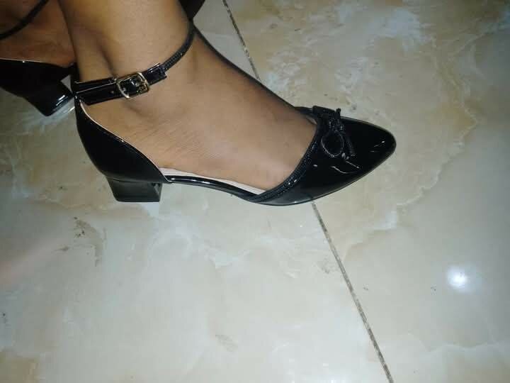 Block heel shoes