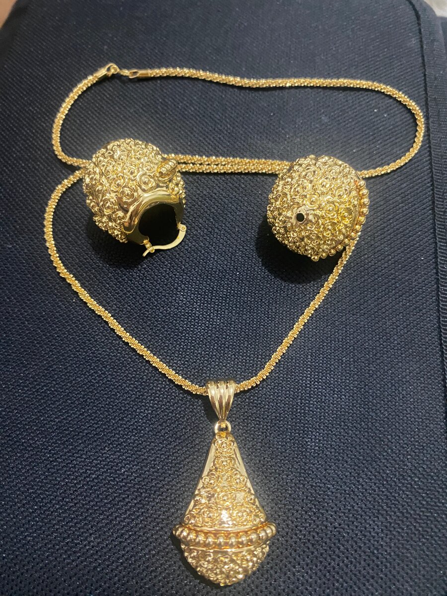 Parure de bijoux en or élégante