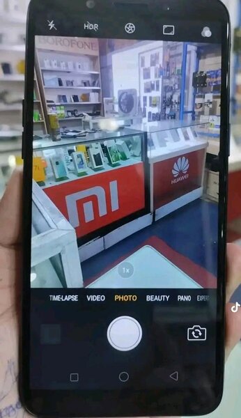 Smartphone OPPO moderne