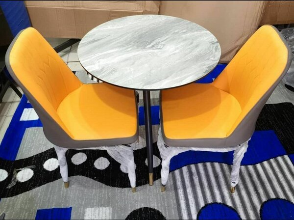 Set table et chaises modernes