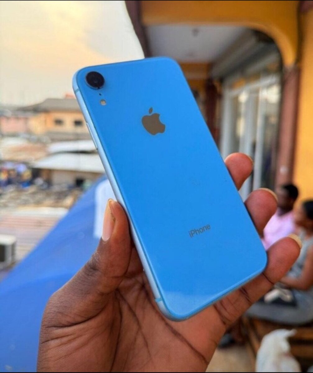 iPhone XR 126 gigs