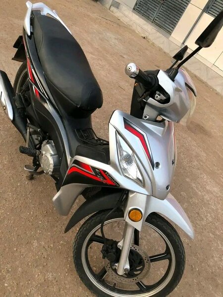 Scooter Sport Gris Moderne
