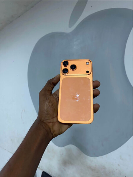 iPhone 17 pro 128 Go Orange