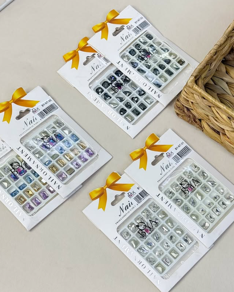 Стразы для маникюра