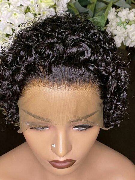 Perruque en dentelle avant bouclée