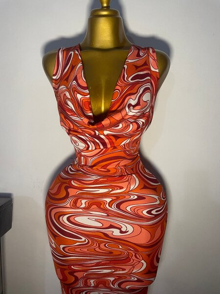 Robe moulante psychédélique