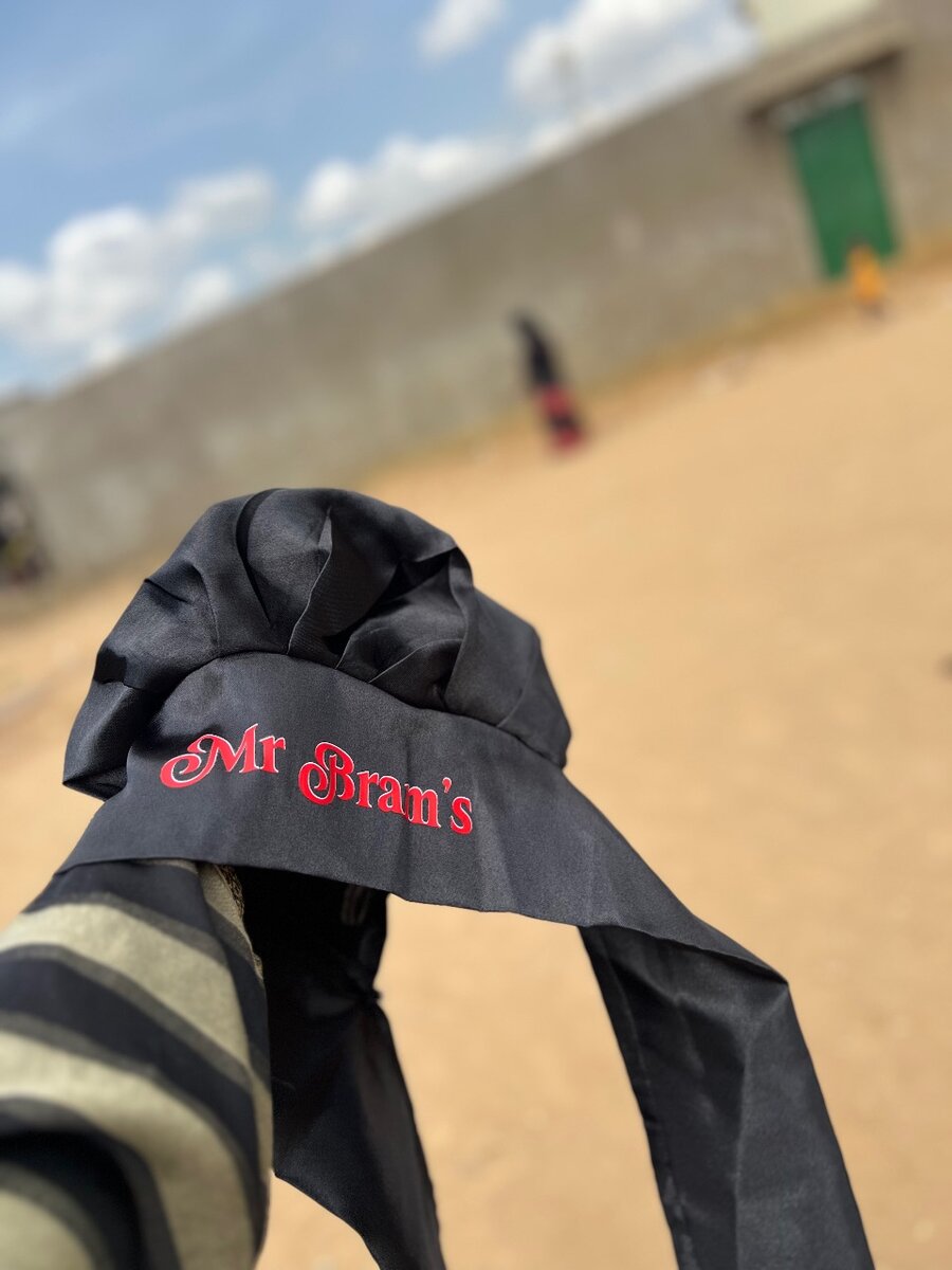 Bonnets en satin personnalisés