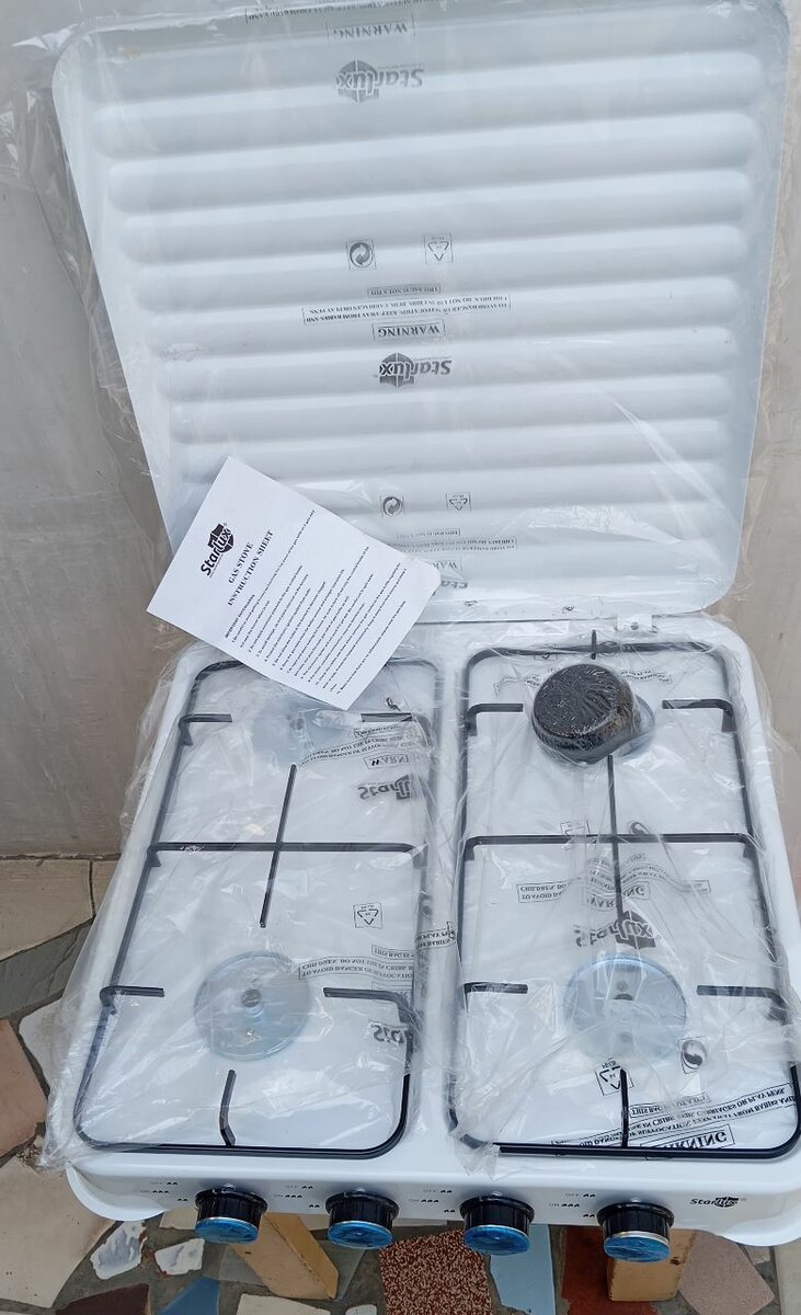 CUISINIÈRE À 4 FEUX