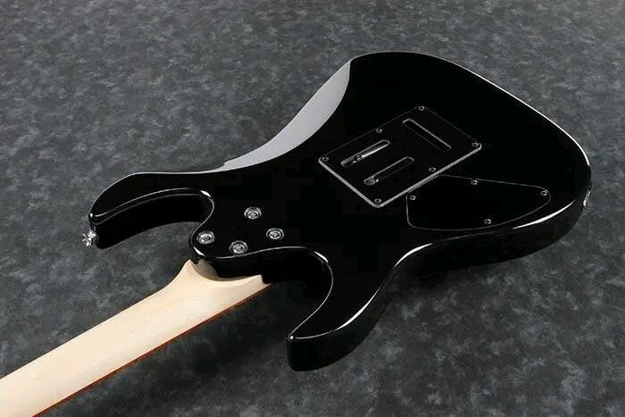Guitare électrique élégante noire