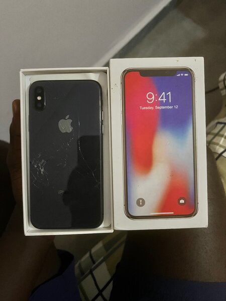 iPhone X Noir 64 Go