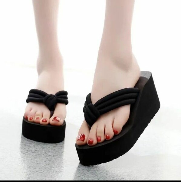 Tongs compensées élégantes