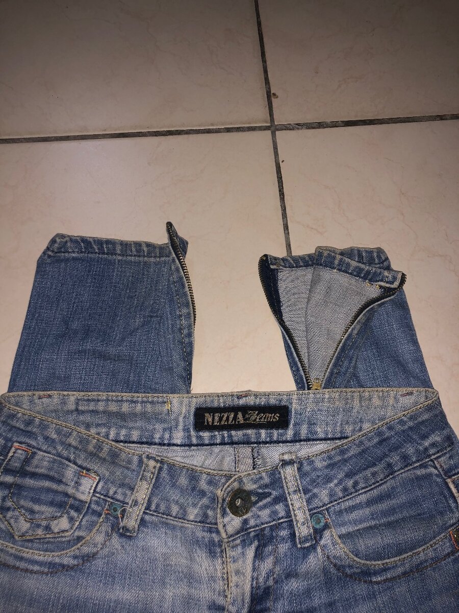 Jeans bleus à zips
