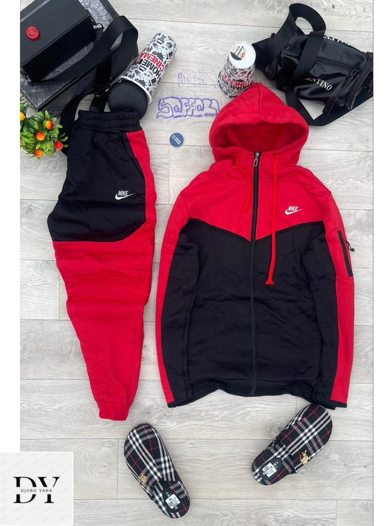 Ensemble de survêtement rouge