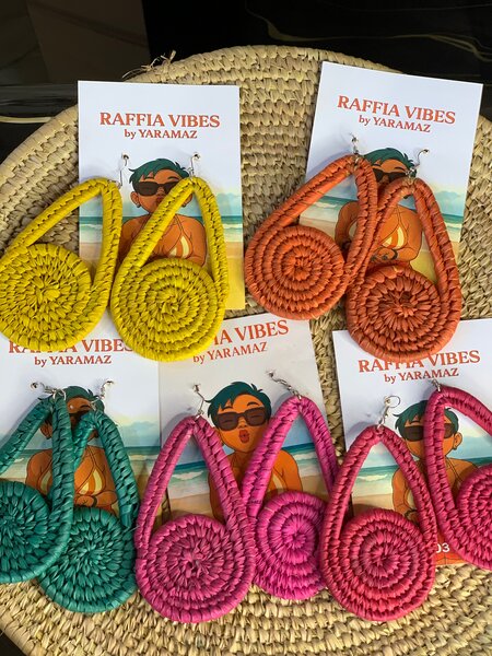 Boucles d'oreilles en raphia coloré