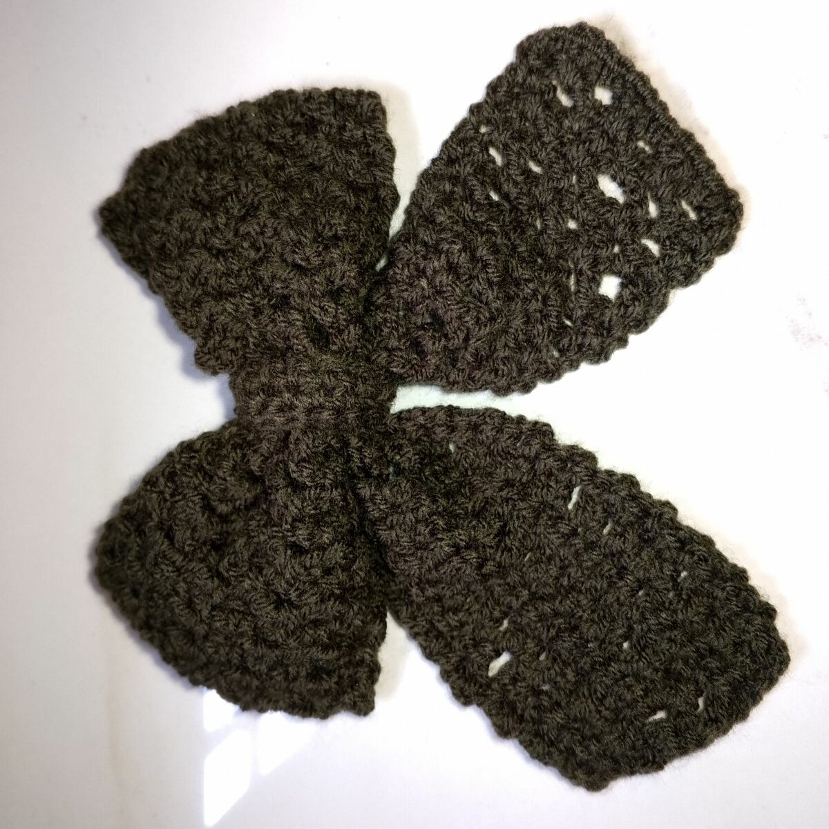 Crochet bow pin