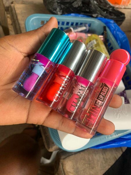 Gloss à lèvres, 4 à 1500