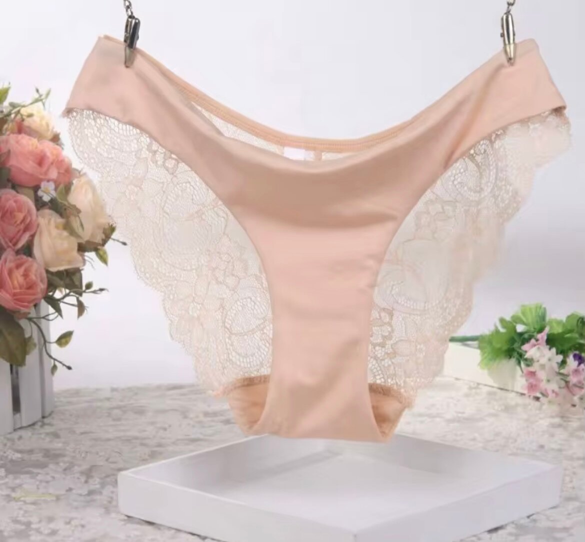 Culotte en dentelle féminine