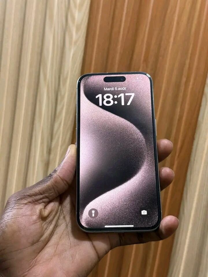 Apple iPhone 15 Pro 128GB Titane