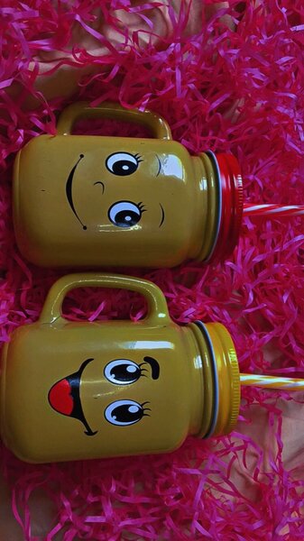 Glass mug with straw