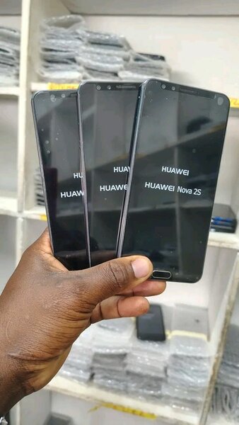 Téléphone HUAWEI Nova 2S