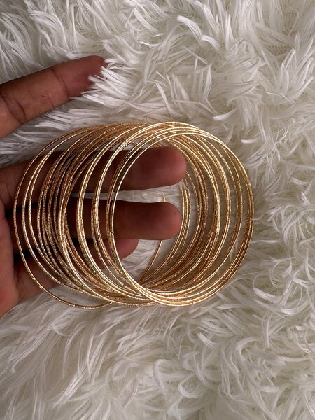 Bracelets dorés élégants