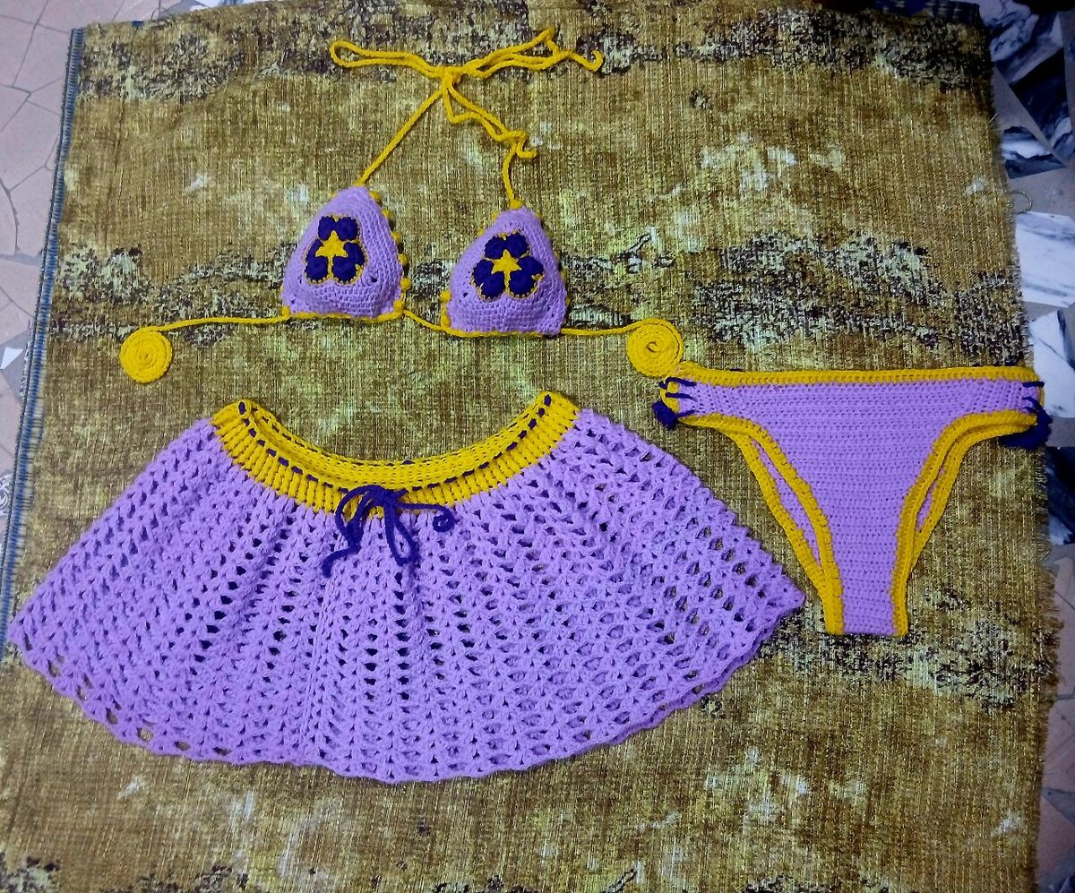 Mini jupe et haut crochets