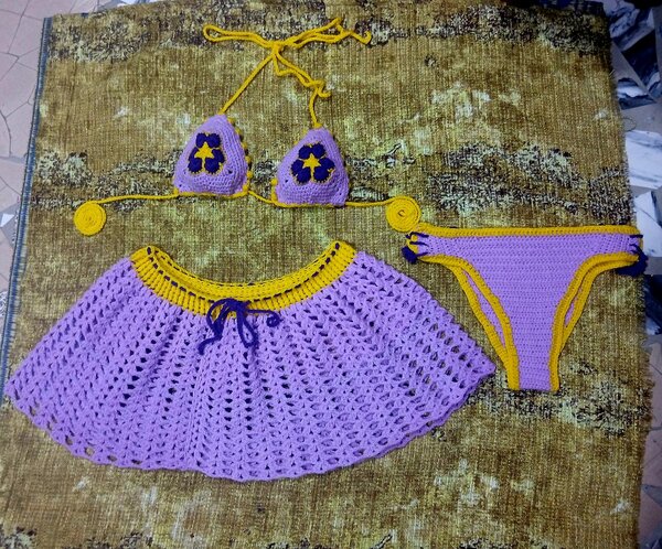 Mini jupe et haut crochets