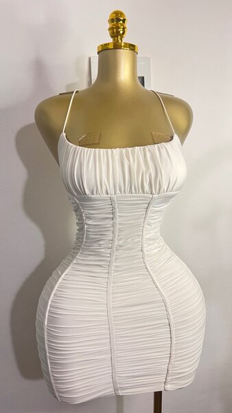 Robe blanche moulante élégante