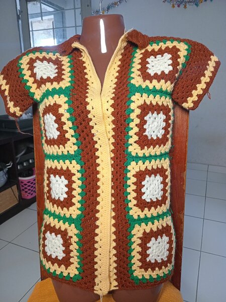 Cardigan crochet coloré