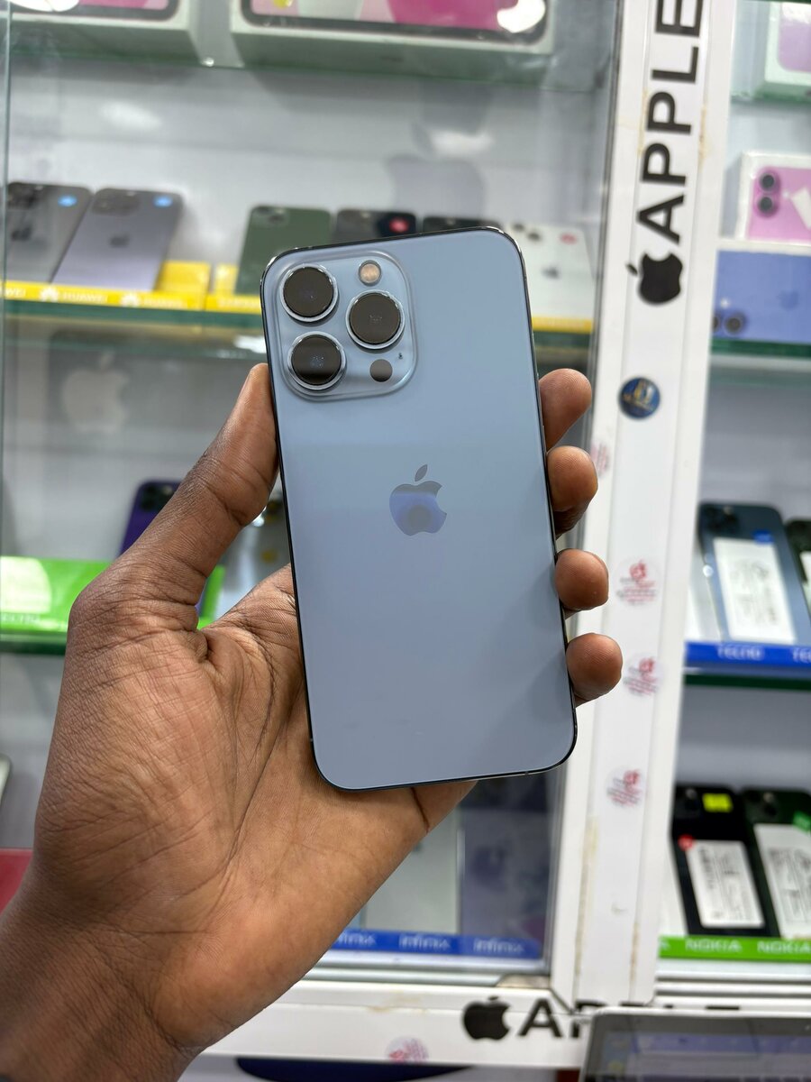 Disponible 13 Pro 128go Casi r